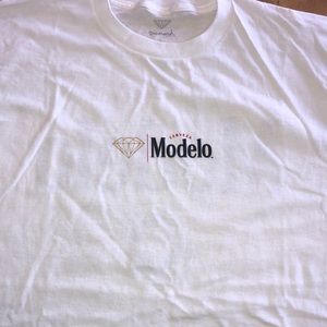 ModeloxDiamond Tee